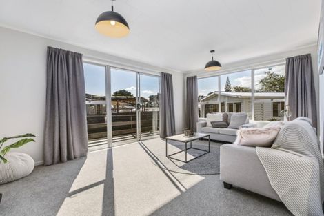 Photo of property in 8 Carbery Place, Manurewa, Auckland, 2102