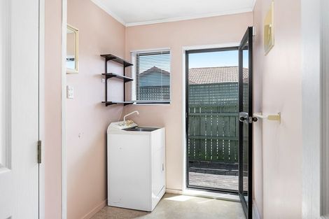 Photo of property in 19 Sturges Road, Henderson, Auckland, 0612