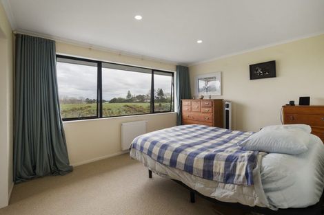 Photo of property in 35 Springdale Grove, Fitzherbert, Palmerston North, 4410