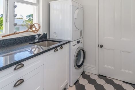 Photo of property in 326 Heatherlea Road East, Levin, 5571