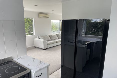 Photo of property in 2/318 Sunset Road, Unsworth Heights, Auckland, 0632