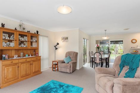 Photo of property in 32 Mcleod Place, Papamoa Beach, Papamoa, 3118