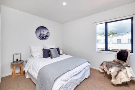 Photo of property in 3/70 Fernhill Way, Oteha, Auckland, 0632