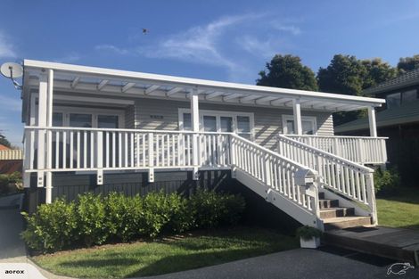 Photo of property in 6 Kiwi Esplanade, Mangere Bridge, Auckland, 2022