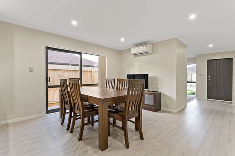 Photo of property in 12 Koroheke Road, Takanini, 2110