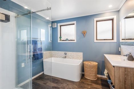 Photo of property in 166 Mark Avenue, Grenada Village, Wellington, 6037