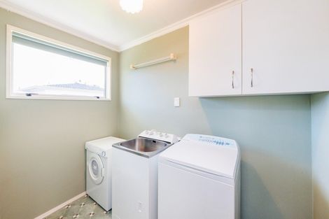 Photo of property in 11 Cecil Place, Cloverlea, Palmerston North, 4412