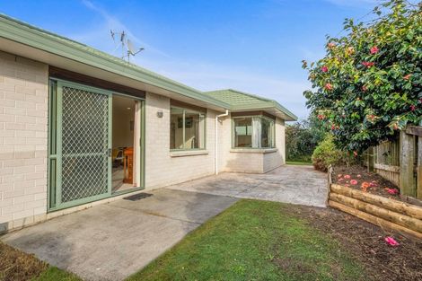 Photo of property in 8a Chilton Drive, Paraparaumu, 5032