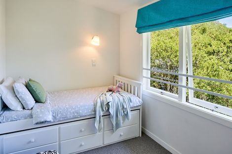 Photo of property in 25 Marine Parade, Eastbourne, Lower Hutt, 5013