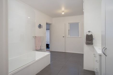 Photo of property in 1/62 Parkers Road, Tahunanui, Nelson, 7011