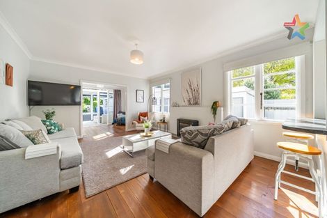 Photo of property in 10 Golf Road, Manor Park, Lower Hutt, 5019