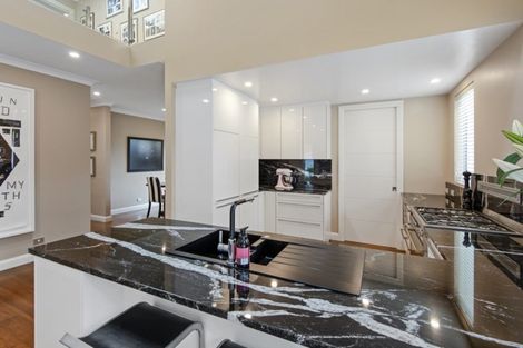 Photo of property in 111a Saint Andrews Square, Strowan, Christchurch, 8052