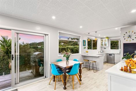 Photo of property in 84 Waitea Road, Muriwai, Waimauku, 0881