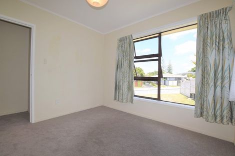 Photo of property in 6 Advene Road, Cockle Bay, Auckland, 2014