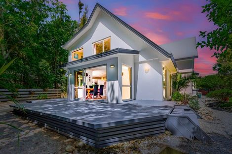 Photo of property in 13 Kakariki Grove, Waikanae, 5036