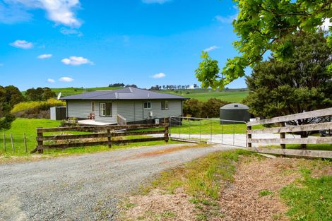 Photo of property in 17 Ranganui Road, Kaiwaka, 0573