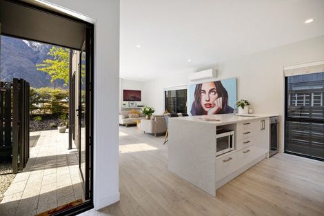 Photo of property in 3 Mulholland Drive, Jacks Point, 9371