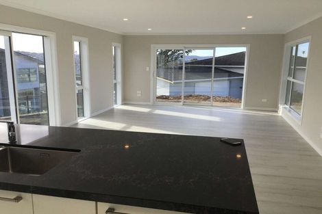 Photo of property in 18 Ridgeview Close, Red Beach, 0932