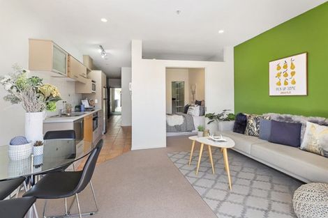 Photo of property in Atrium Towers, 7j/154 The Terrace, Wellington Central, Wellington, 6011