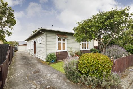 Photo of property in 9 Oxford Street, Hokowhitu, Palmerston North, 4410
