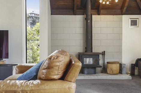 Photo of property in 37 Korotaha Terrace, Rothesay Bay, Auckland, 0630