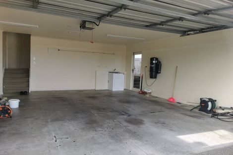 Photo of property in 4 Highgrove Lane, Totara Vale, Auckland, 0632