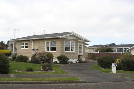 Photo of property in 4 Harlech Street, Levin, 5510