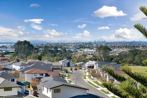 Photo of property in 16 Babich Road, Henderson Valley, Auckland, 0614