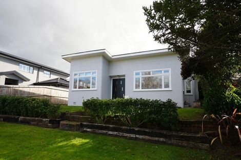 Photo of property in 37 Winston Avenue, Hokowhitu, Palmerston North, 4410