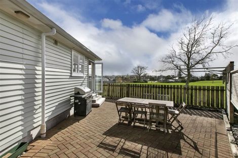 Photo of property in 1/10 Gladfield Lane, Te Atatu Peninsula, Auckland, 0610