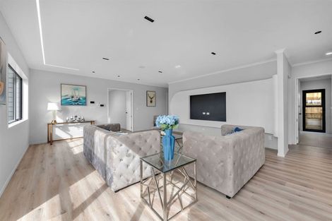 Photo of property in 30 Ballyalton Crescent, Flat Bush, Auckland, 2019