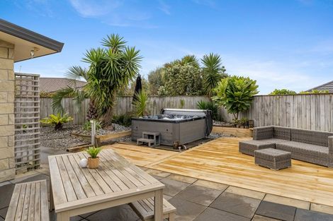 Photo of property in 11 Te Ropata Place, Waikanae Beach, Waikanae, 5036