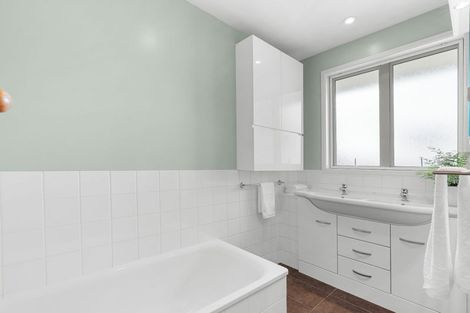 Photo of property in 10 Powell Crescent, Ilam, Christchurch, 8041