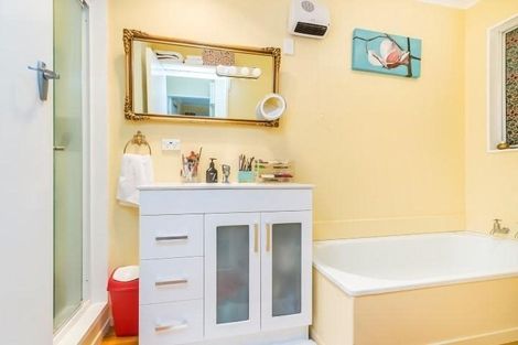 Photo of property in 9 Cyril Way, Paparangi, Wellington, 6037