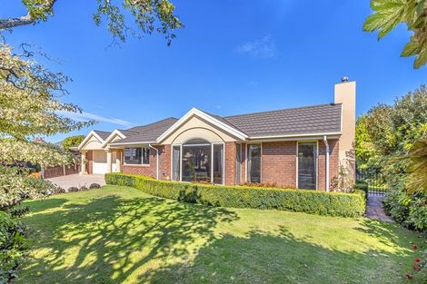 Photo of property in 10 Dinglebay Place, Casebrook, Christchurch, 8051