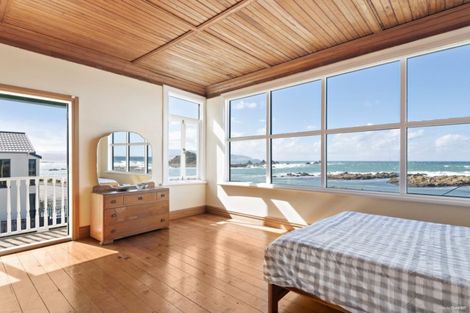 Photo of property in 346 The Esplanade, Island Bay, Wellington, 6023
