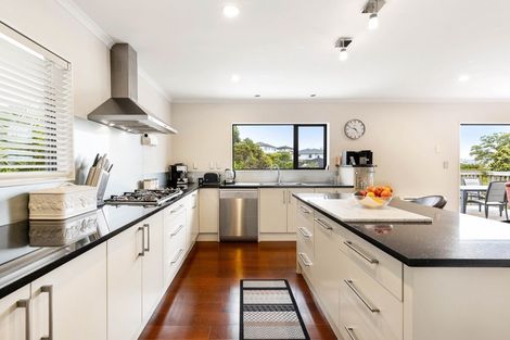 Photo of property in 3 Bintulu Place, Fairview Heights, Auckland, 0632