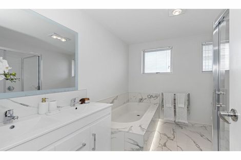 Photo of property in 1e Thorrington Lane, Cashmere, Christchurch, 8022