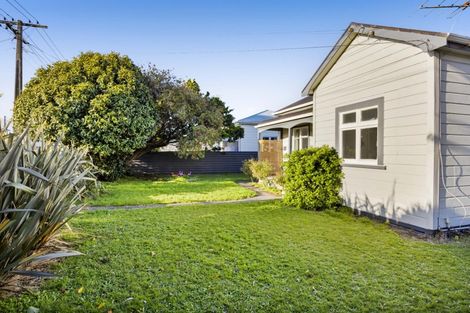 Photo of property in 2 Tawhiti Road, Hawera, 4610