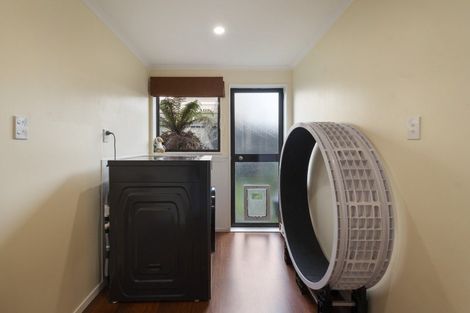 Photo of property in 35 Springdale Grove, Fitzherbert, Palmerston North, 4410