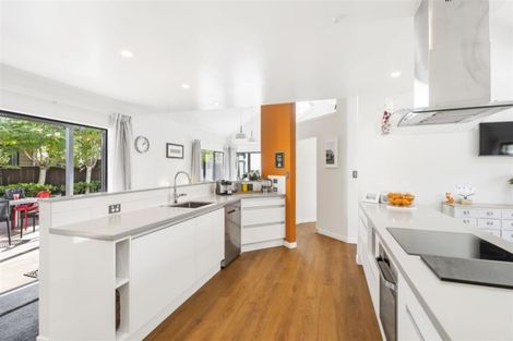 Photo of property in 2/8 Phillip Parade, Forrest Hill, Auckland, 0620