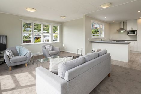 Photo of property in 34 Waikawa Road, Picton, 7220