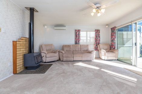 Photo of property in 1420 Whangaparaoa Road, Army Bay, Whangaparaoa, 0930