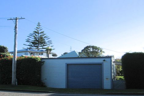 Photo of property in 9 Huiawa Street, Waikanae Beach, Waikanae, 5036