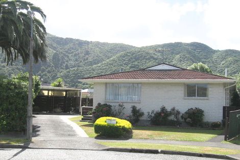 Photo of property in 1/21 Akron Grove, Totara Park, Upper Hutt, 5018