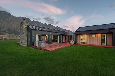 Photo of property in 16 Runholder Rise, Jacks Point, 9371