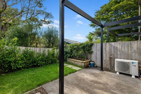 Photo of property in 11/63 Hillcrest Avenue, Hillcrest, Auckland, 0627