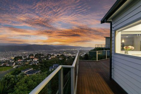 Photo of property in 34 Arahiwi Grove, Tirohanga, Lower Hutt, 5010