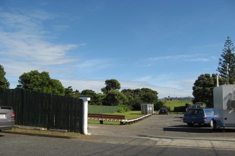 Photo of property in 43 Kiwi Esplanade, Mangere Bridge, Auckland, 2022