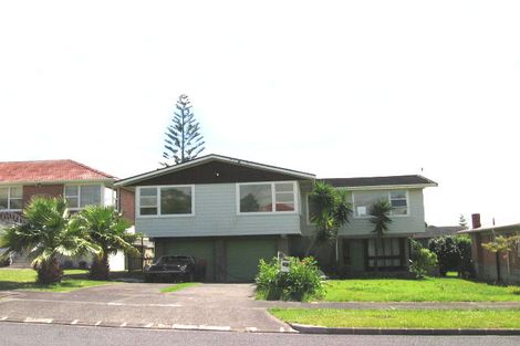 Photo of property in 15 Letterkenny Place, Blockhouse Bay, Auckland, 0600